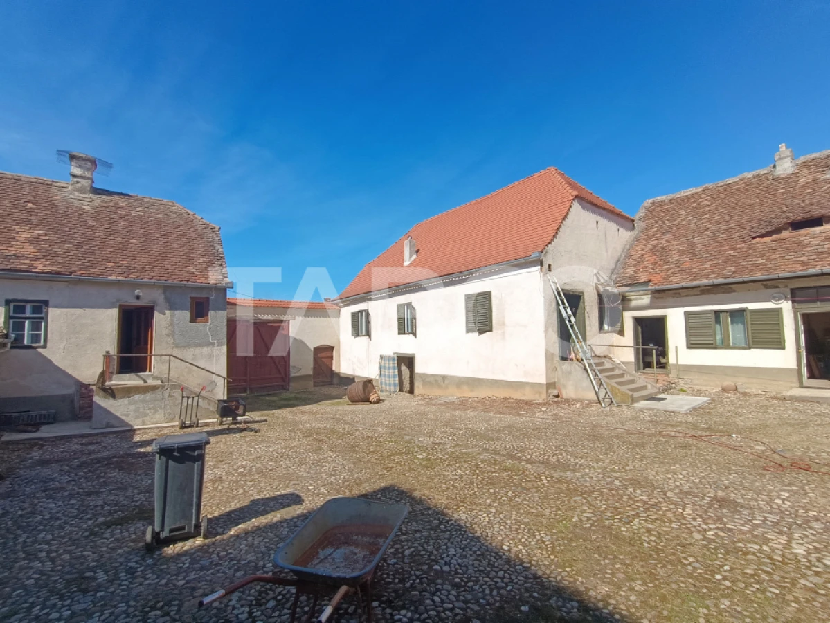 Casa saseasca plina de istorie de vanzare in satul Nou judetul Sibiu - 2