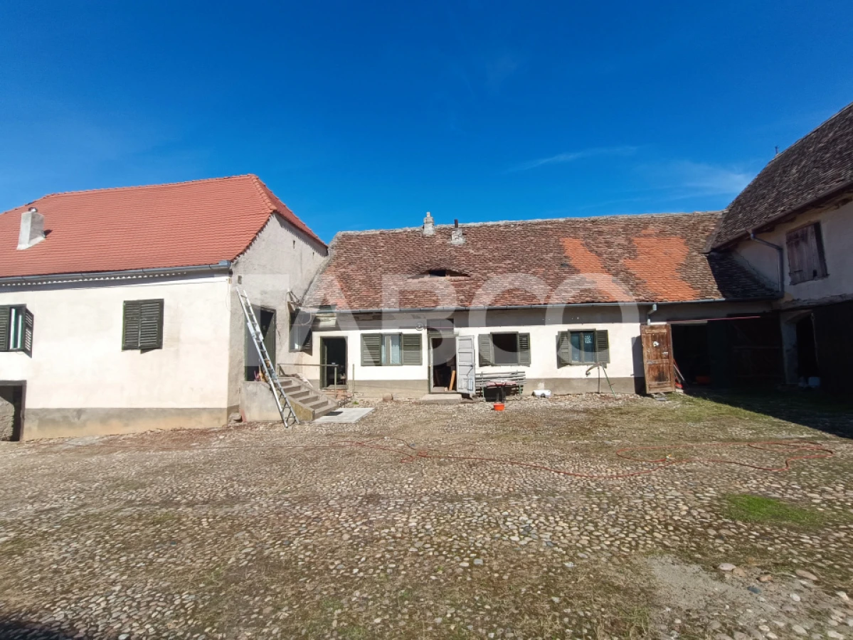 Casa saseasca plina de istorie de vanzare in satul Nou judetul Sibiu - 1