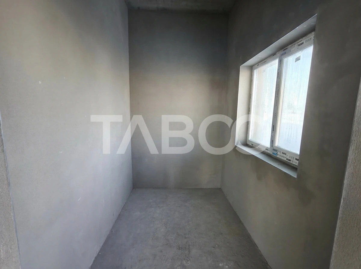 Spatiu Comercial 169 mp utili cu 8 locuri de parcare - Vitrina 13 m - 7