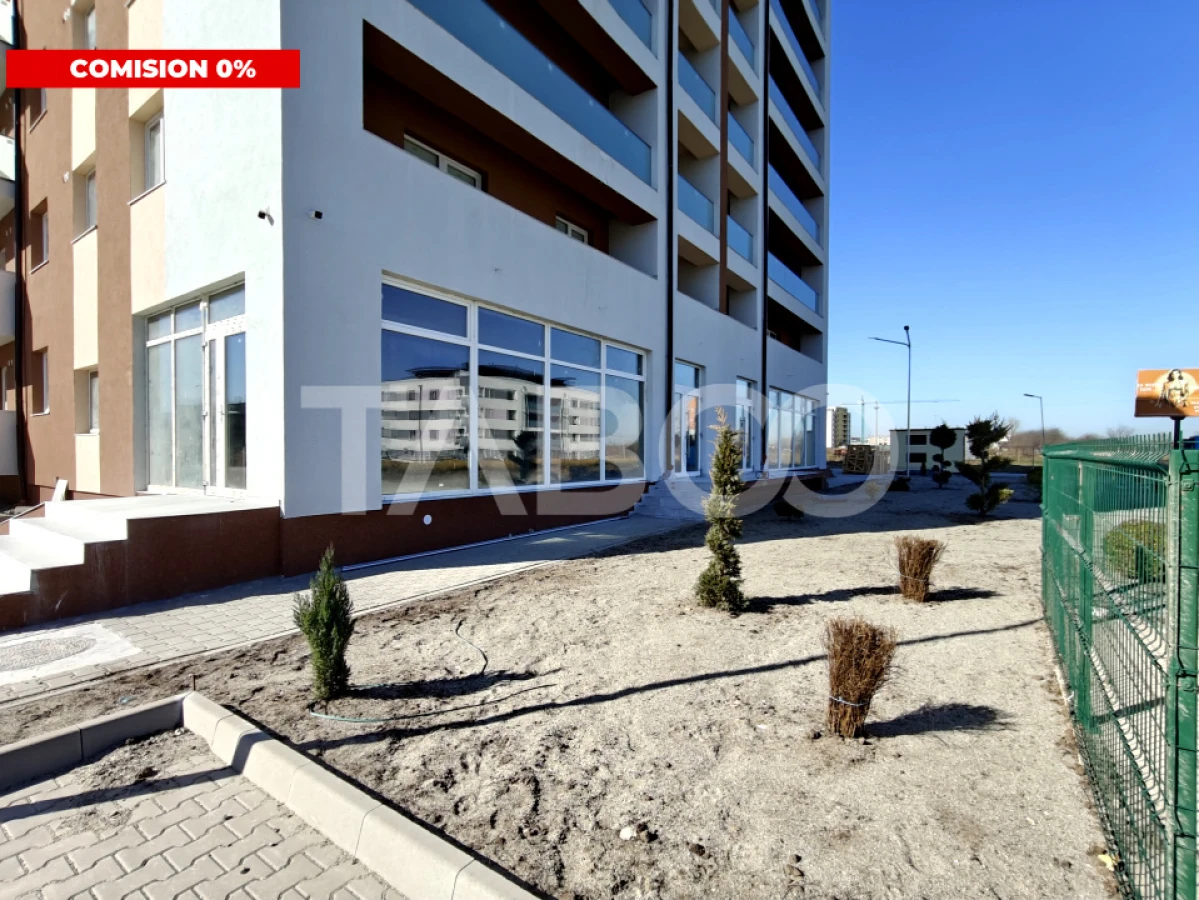 Spatiu Comercial 169 mp utili cu 8 locuri de parcare - Vitrina 13 m - 1