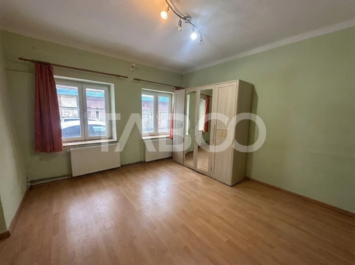 Garsoniera de vanzare si 1 loc de parcare in curte Podul Minciunilor - 1