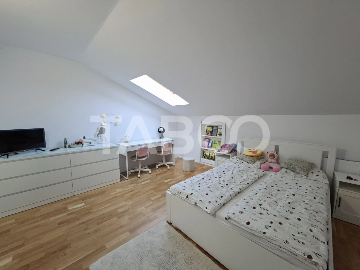 Casa de locuit + spatiu comercial de vanzare in Cisnadie - 9