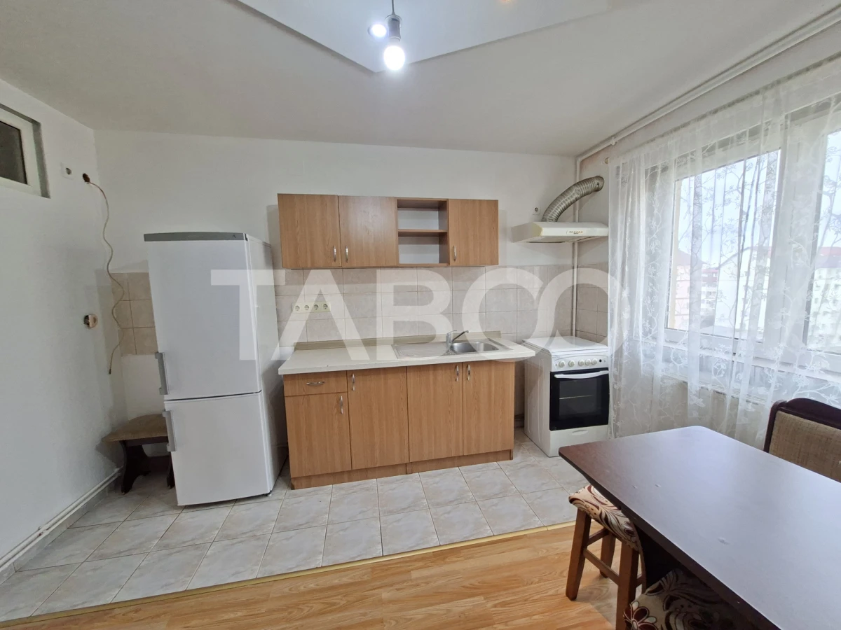 Apartament 2 camere de vanzare renovat zona Ipas din Sibiu - 1
