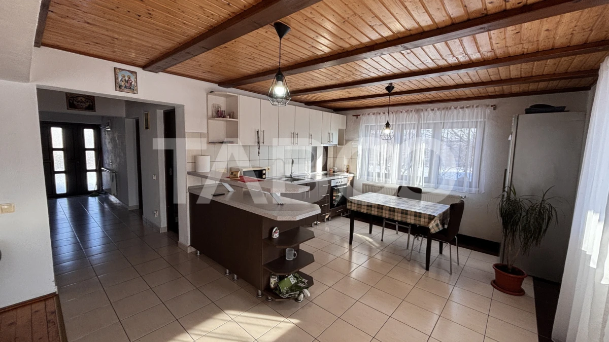 Casa de vanzare zona Sura Mare individuala 900 mp teren - 2