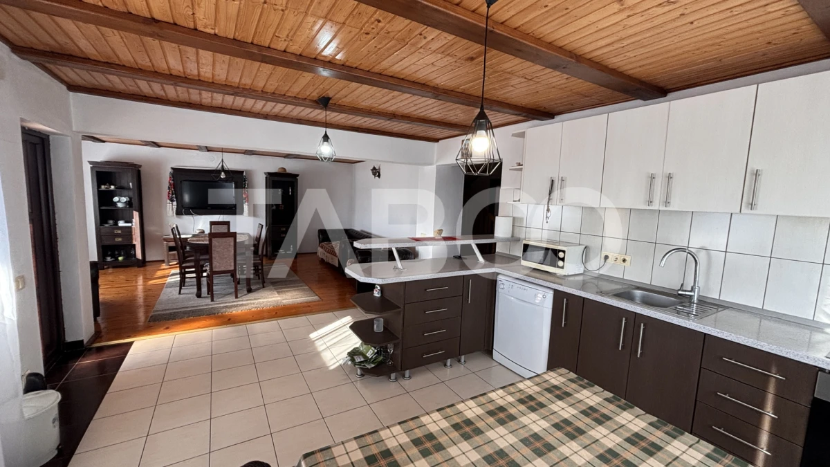 Casa de vanzare zona Sura Mare individuala 900 mp teren - 1