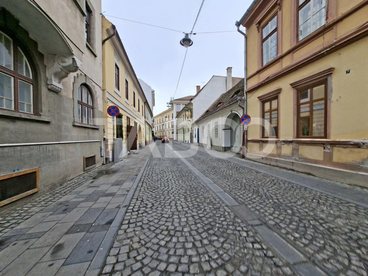 Apartament complet renovat 2 camere garaj acces auto Centru Istoric - 1