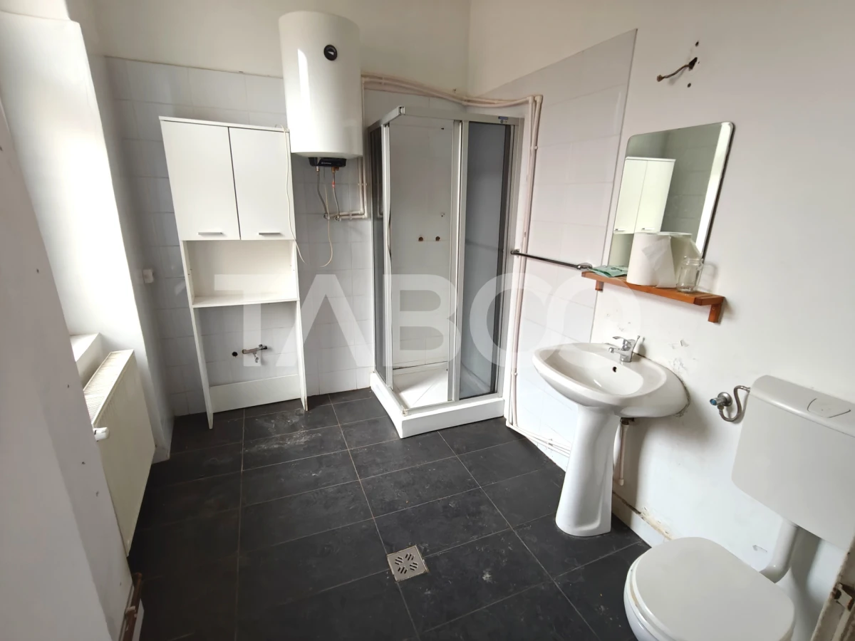 Spatiu de inchiriat in curte proprie - zona Lupeni - Comision 0 - 7