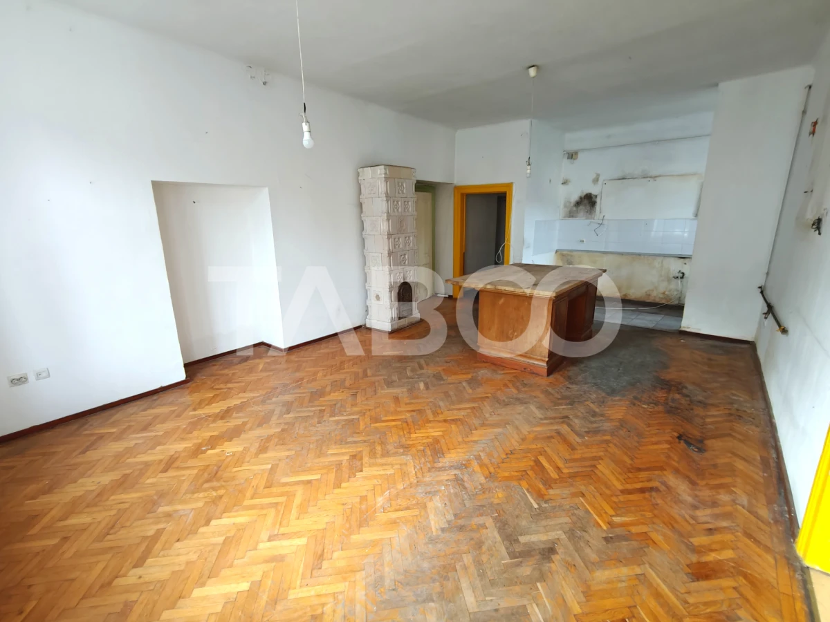 Spatiu de inchiriat in curte proprie - zona Lupeni - Comision 0 - 4