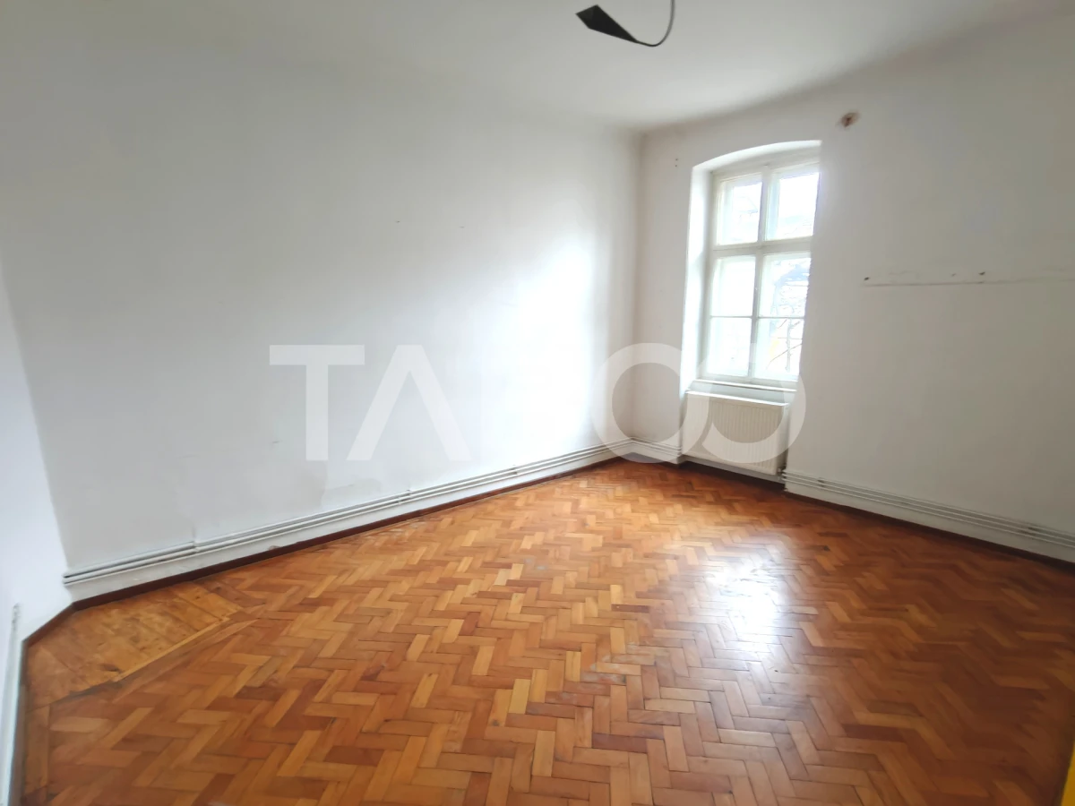 Spatiu de inchiriat in curte proprie - zona Lupeni - Comision 0 - 3