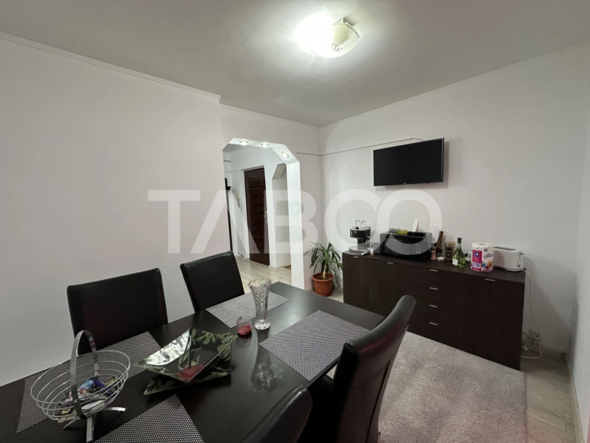 Apartament decomandat 3 camere 2 bai 68 mpu etaj 3 Calimanesti Valcea - 1