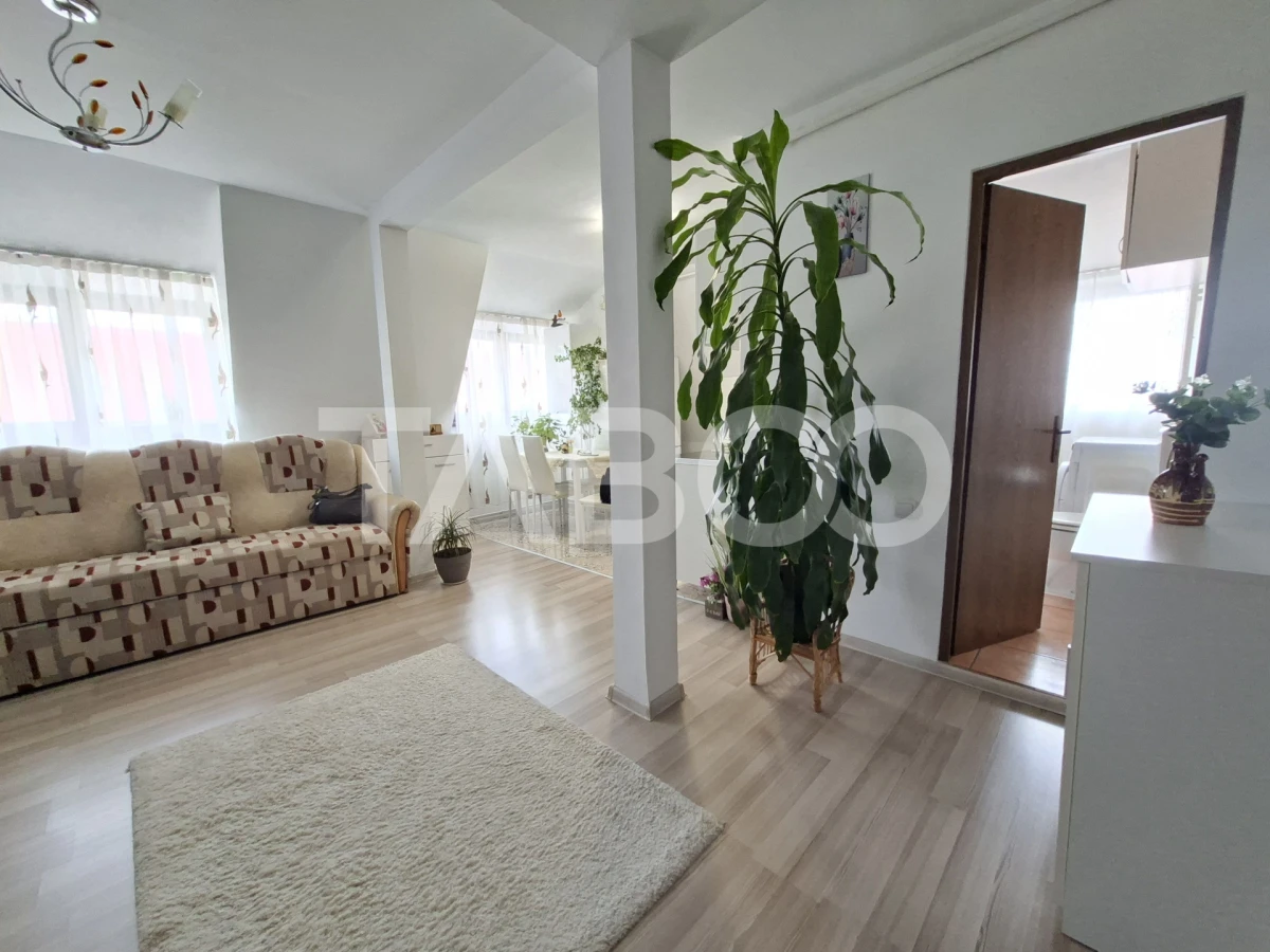 Apartament cu 3 camere de vanzare - mansarda Vasile Aaron - intabulata - 2