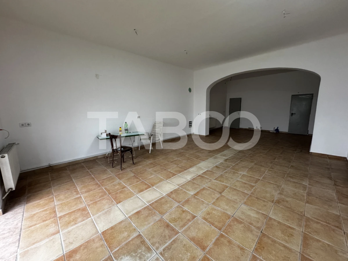 Spatiu comercial de inchiriat in centrul Cristianului cu vad bun - 1