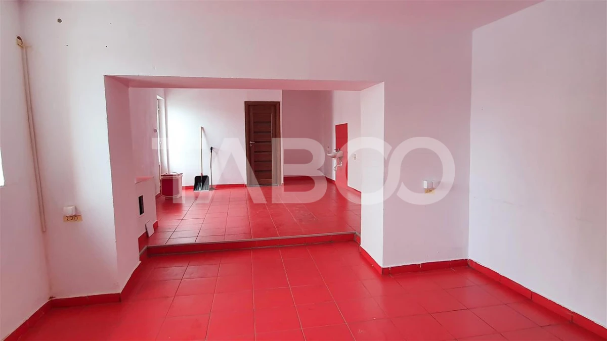 Spatiu comercial 42mp de vanzare renovat zona Orasul de Jos Sibiu - 1