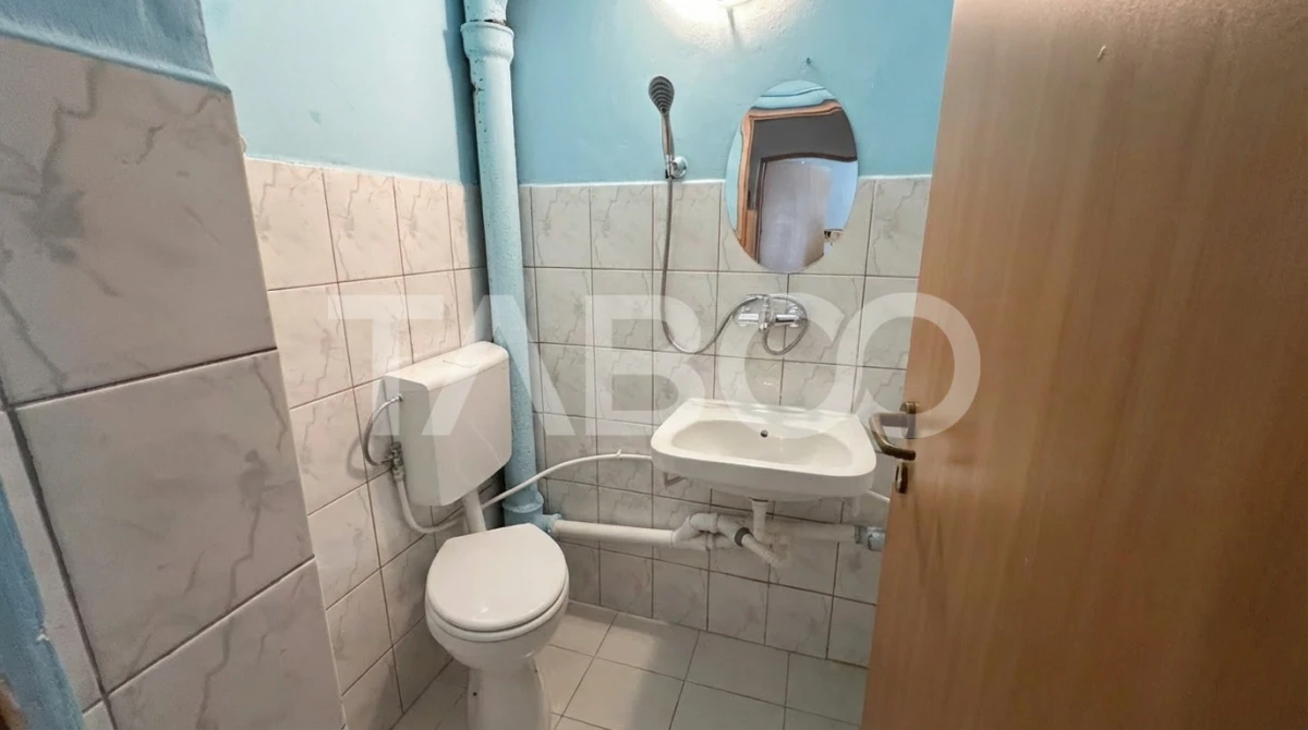Garsoniera de vanzare decomandata etaj intermediar 1 zona Lupeni Sibiu - 4