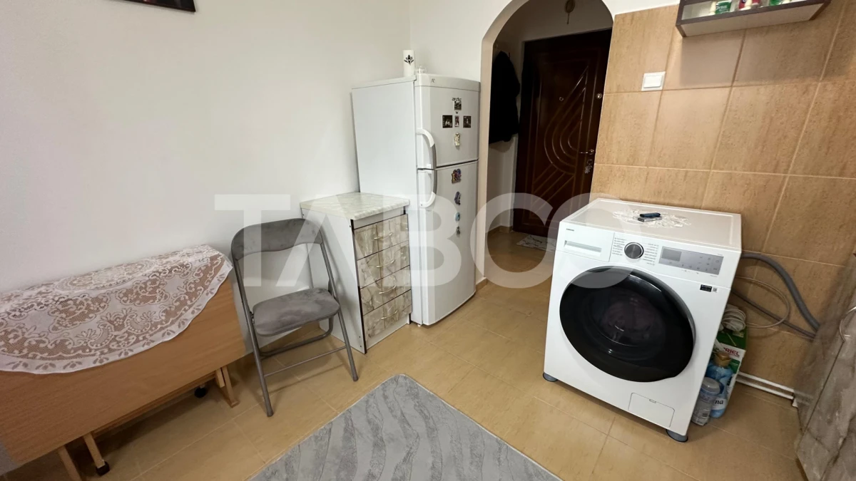 Garsoniera de vanzare decomandata etaj intermediar 1 zona Lupeni Sibiu - 3
