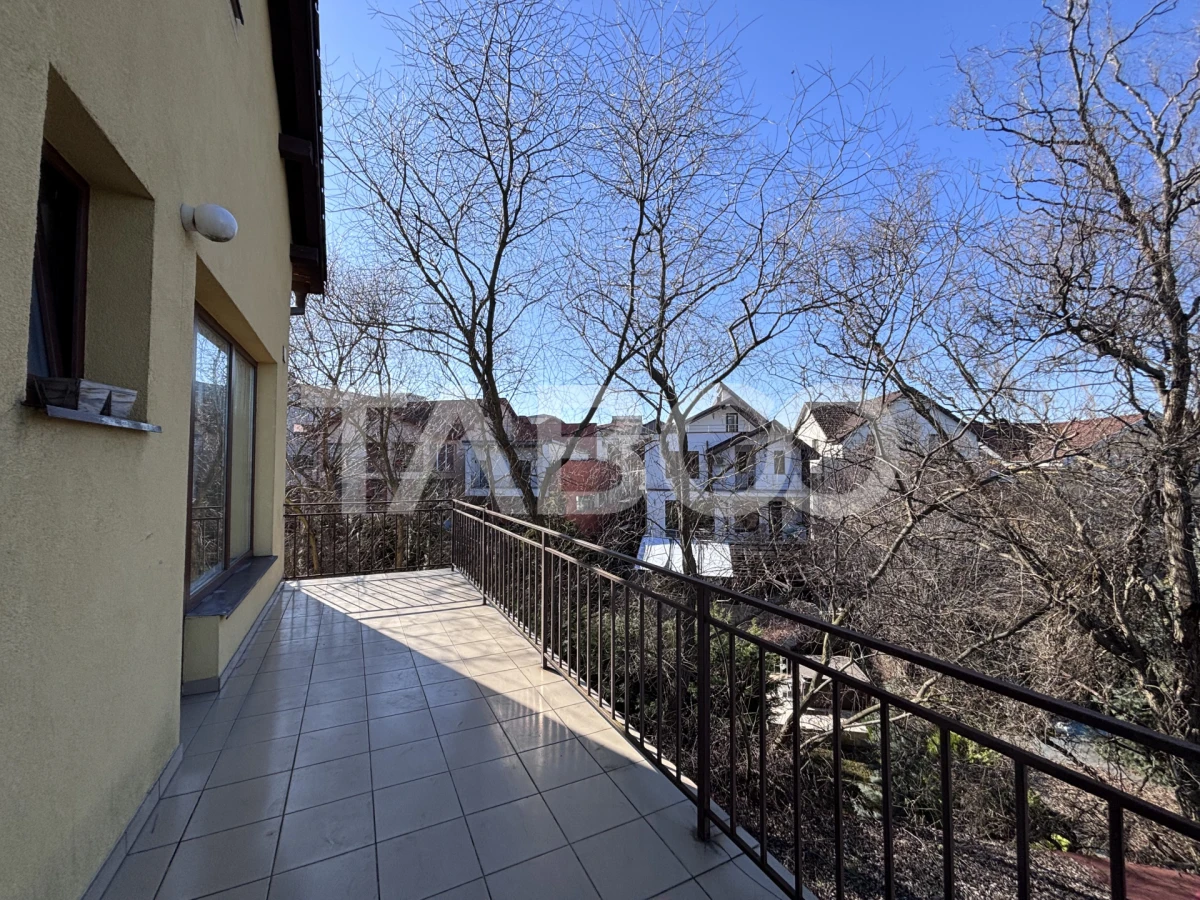 De vanzare apartament spatios cu terasa si priveliste Andrei Muresanu - 6