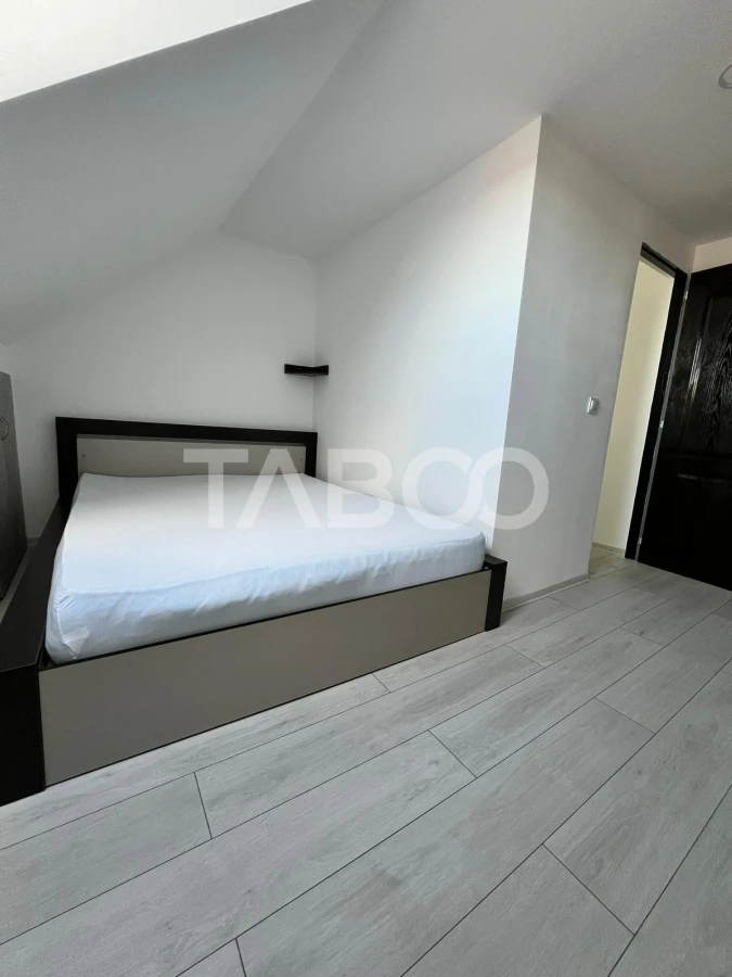 Apartament 3 camere de vanzare decomandat cu balcon zona Vasile Aaron - 4