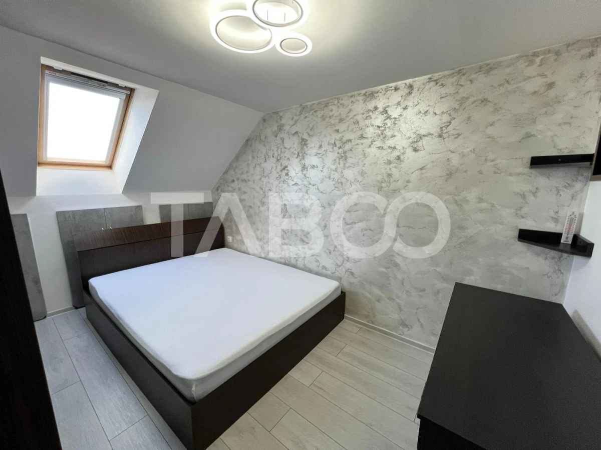 Apartament 3 camere de vanzare decomandat cu balcon zona Vasile Aaron - 3