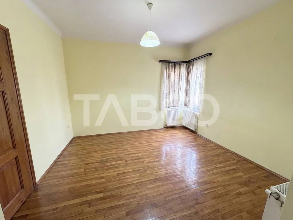 Apartament 3 camere 78 mp utili acces auto in curte Strada Dealului - 3