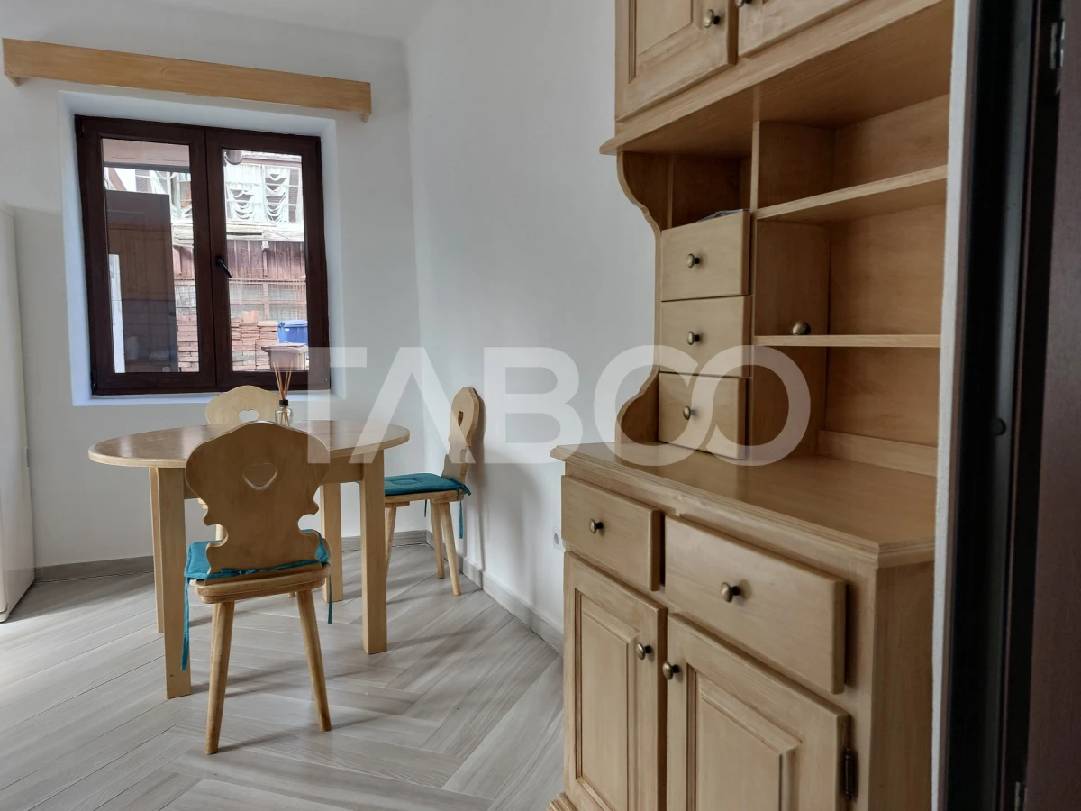Casa 58 mp cu gradina 300 mp pet friendly central Cisnadioara - 2