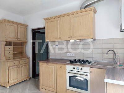 Casa 58 mp cu gradina 300 mp pet friendly central Cisnadioara