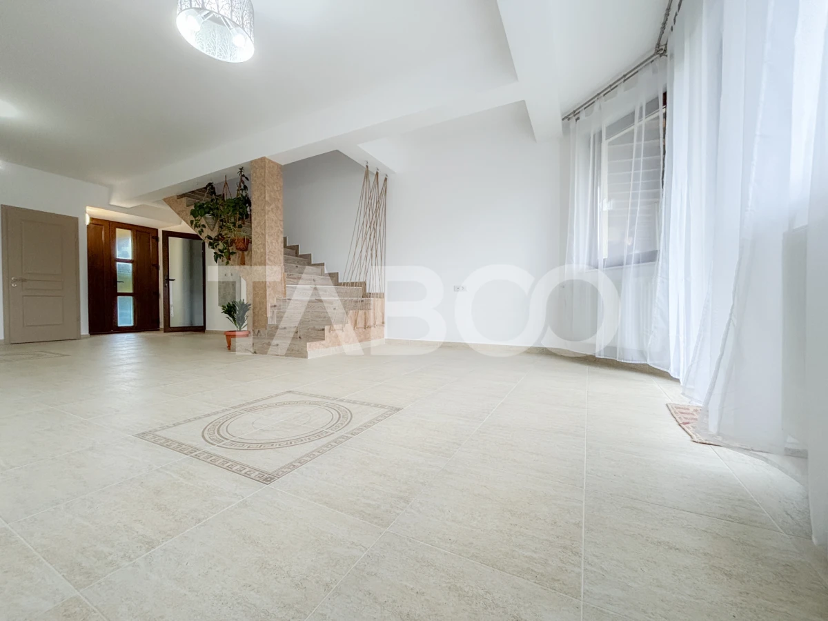 De inchirat unitate duplex 6 camere curte individuala zona Buna Ziua - 2