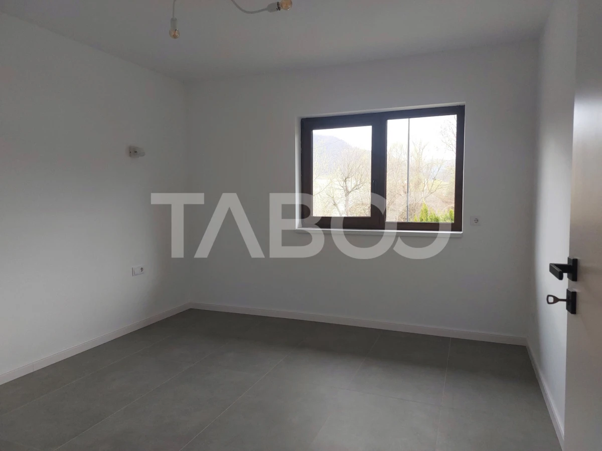 Casa prima inchiriere 5 camere curte 430 mp zona linistita Cisnadie - 9