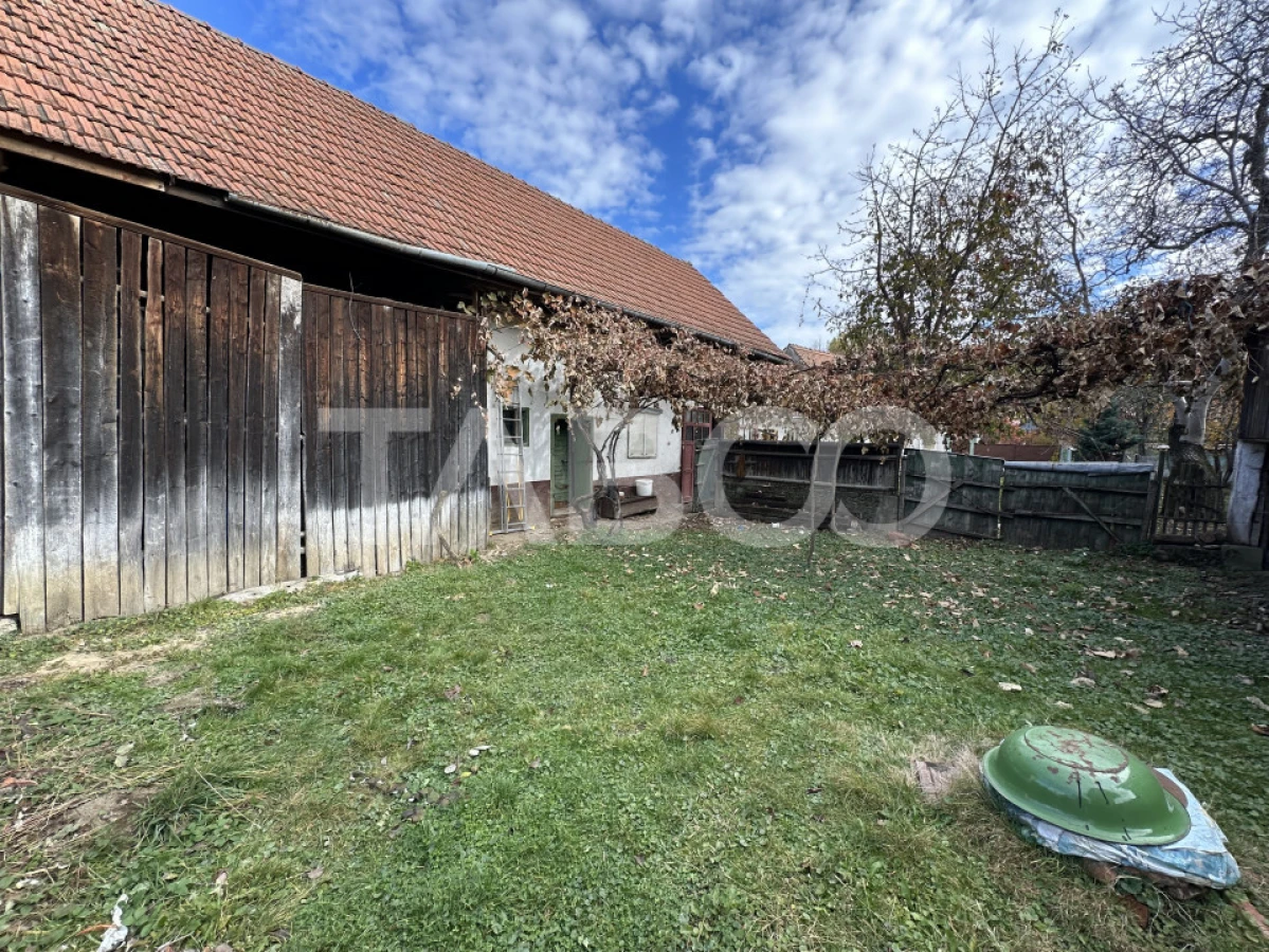 Casa cu gradina 3 camere anexe gospodaresti 5702 mp teren in Gura Vaii - 10