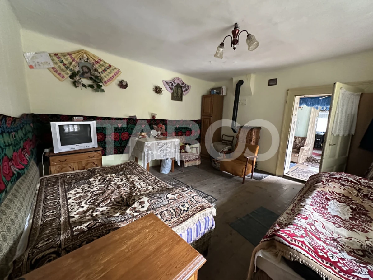 Casa cu gradina 3 camere anexe gospodaresti 5702 mp teren in Gura Vaii - 7