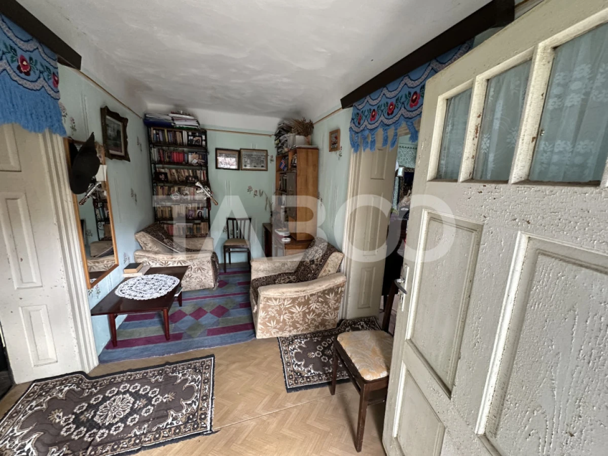 Casa cu gradina 3 camere anexe gospodaresti 5702 mp teren in Gura Vaii - 6