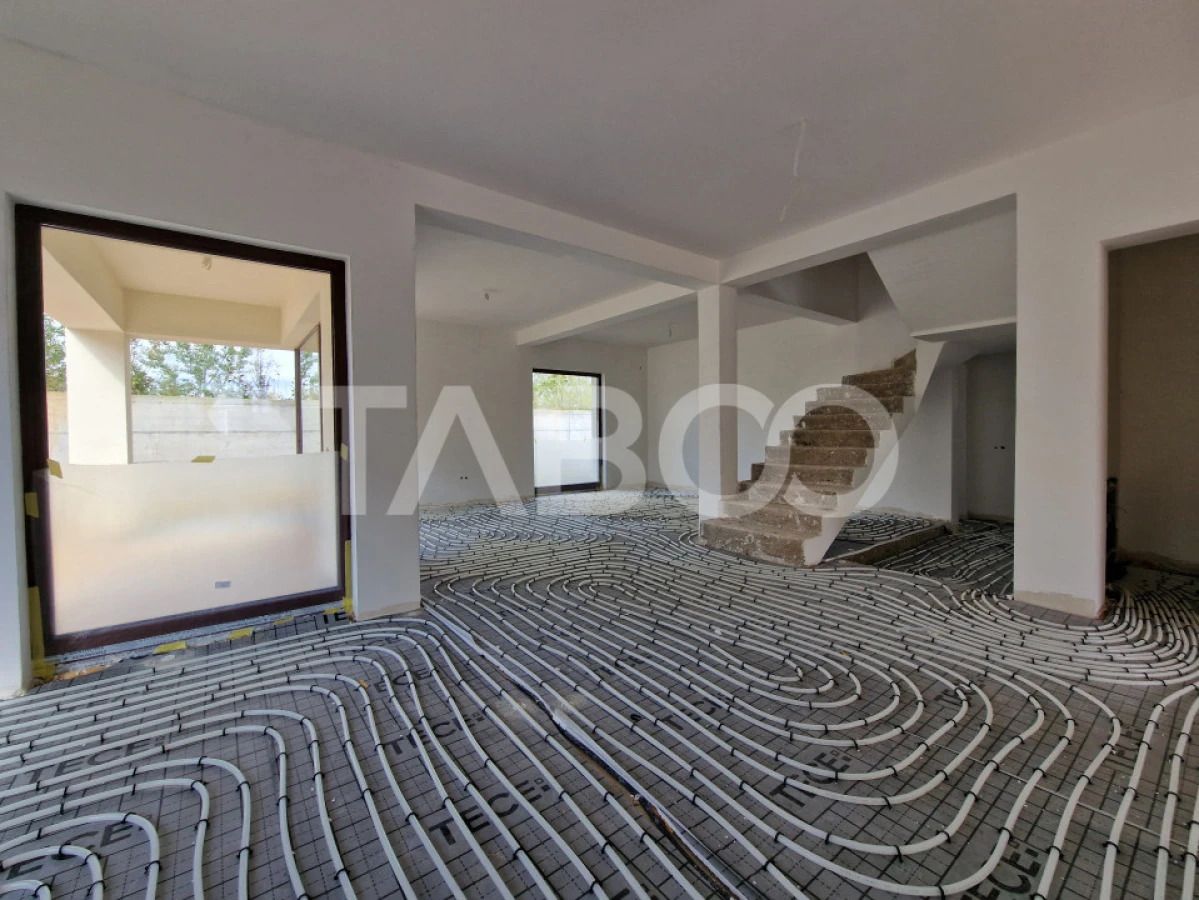 Casa individuala de vanzare cu teren, terasa, garaj si curte Selimbar - 8