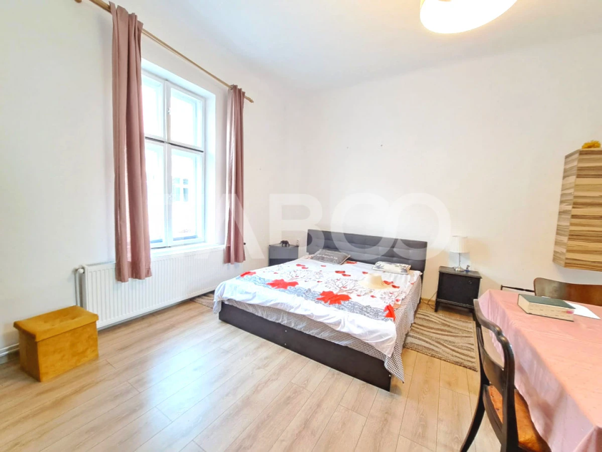 Apartament cu 2 camere - luminos si spatios - etaj 1 - Piata Schiller - 1
