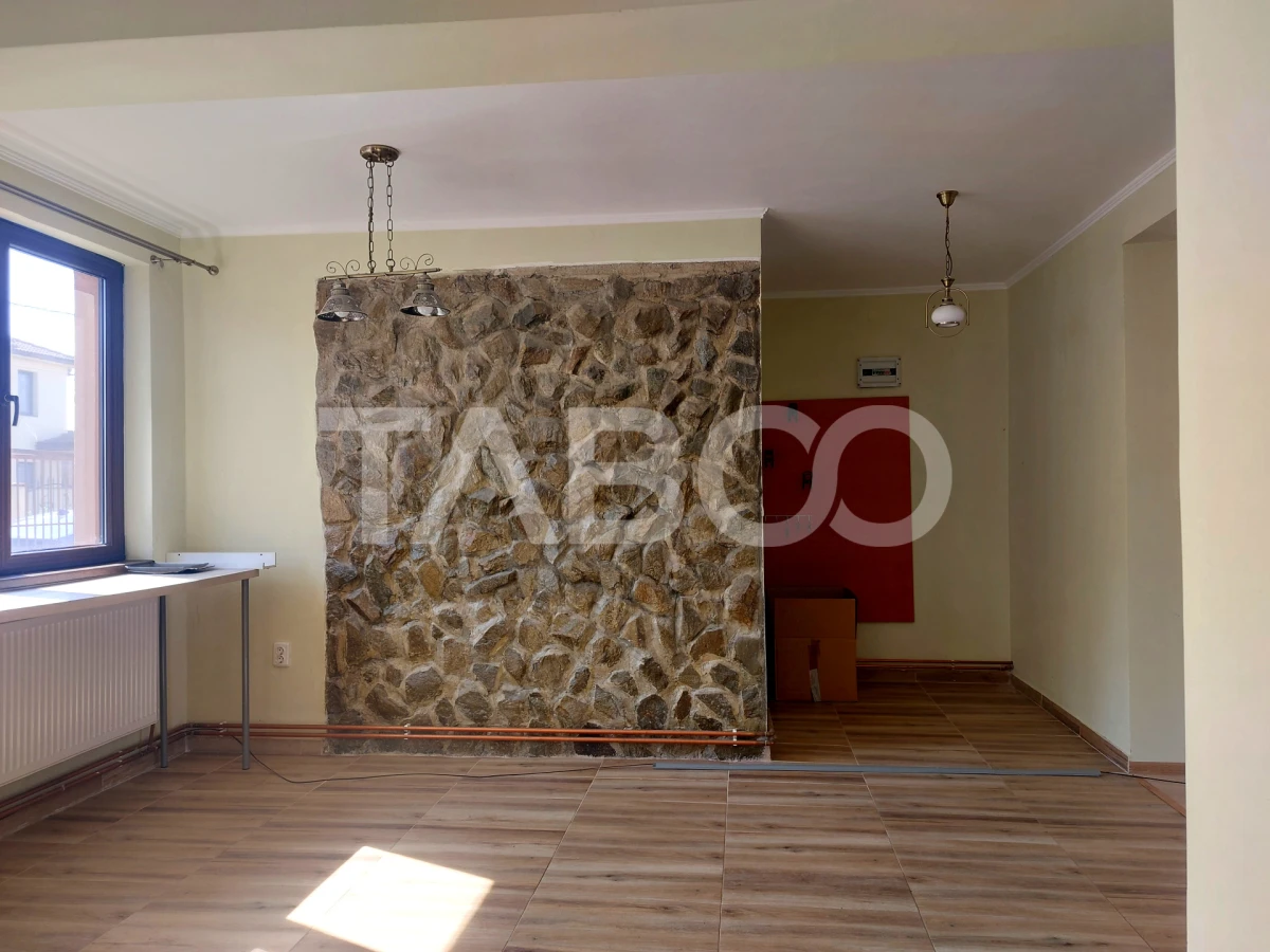 Casa de inchiriat 3 dormitoare 2 bai curte zona Piata Cluj Sibiu - 2