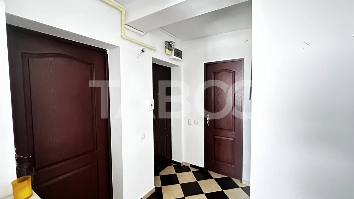 Apartament de vanzare decomandat 3 camere 50 mpu cu balcon Cisnadie - 6