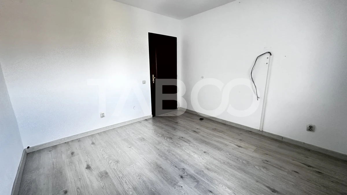 Apartament de vanzare decomandat 3 camere 50 mpu cu balcon Cisnadie - 4