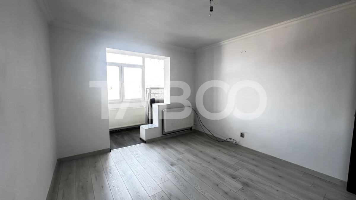 Apartament de vanzare decomandat 3 camere 50 mpu cu balcon Cisnadie - 2