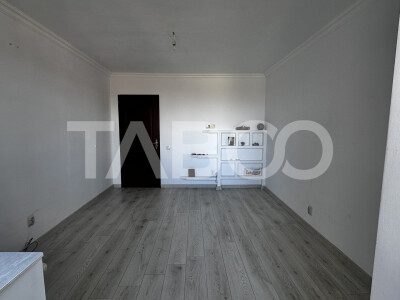 Apartament de vanzare decomandat 3 camere 50 mpu cu balcon Cisnadie