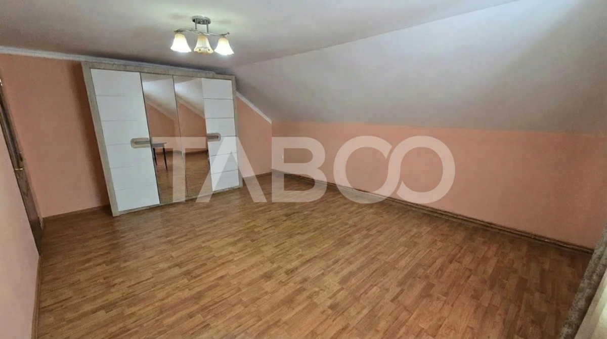 Casa singur in curte de vanzare 4 camere 159mp curte libera 725mp Daia - 9