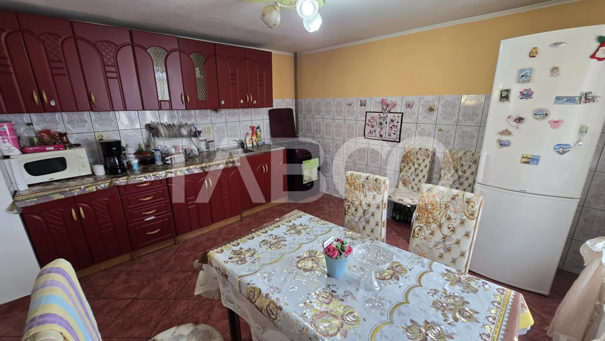 Casa singur in curte de vanzare 4 camere 159mp curte libera 725mp Daia - 7