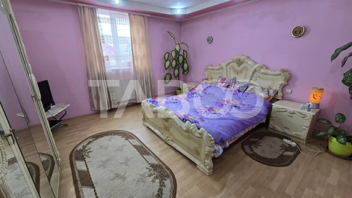 Casa singur in curte de vanzare 4 camere 159mp curte libera 725mp Daia - 4