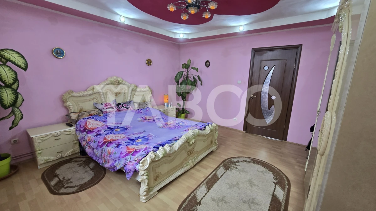 Casa singur in curte de vanzare 4 camere 159mp curte libera 725mp Daia - 3