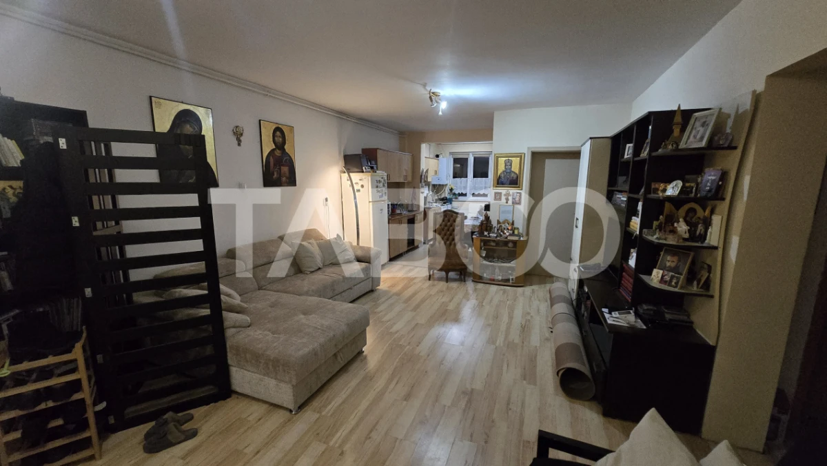 FARA COMISION-Apartament de vanzare cu 4 camere balcon parcare Lupeni - 2