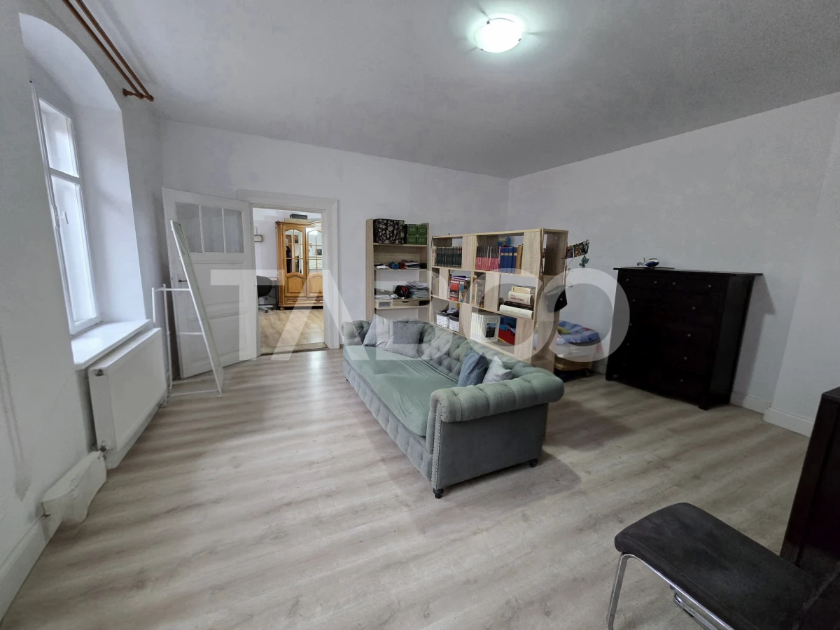 Apartament 2 camere de vanzare la etajul 1 in Centrul Istoric Sibiu - 1