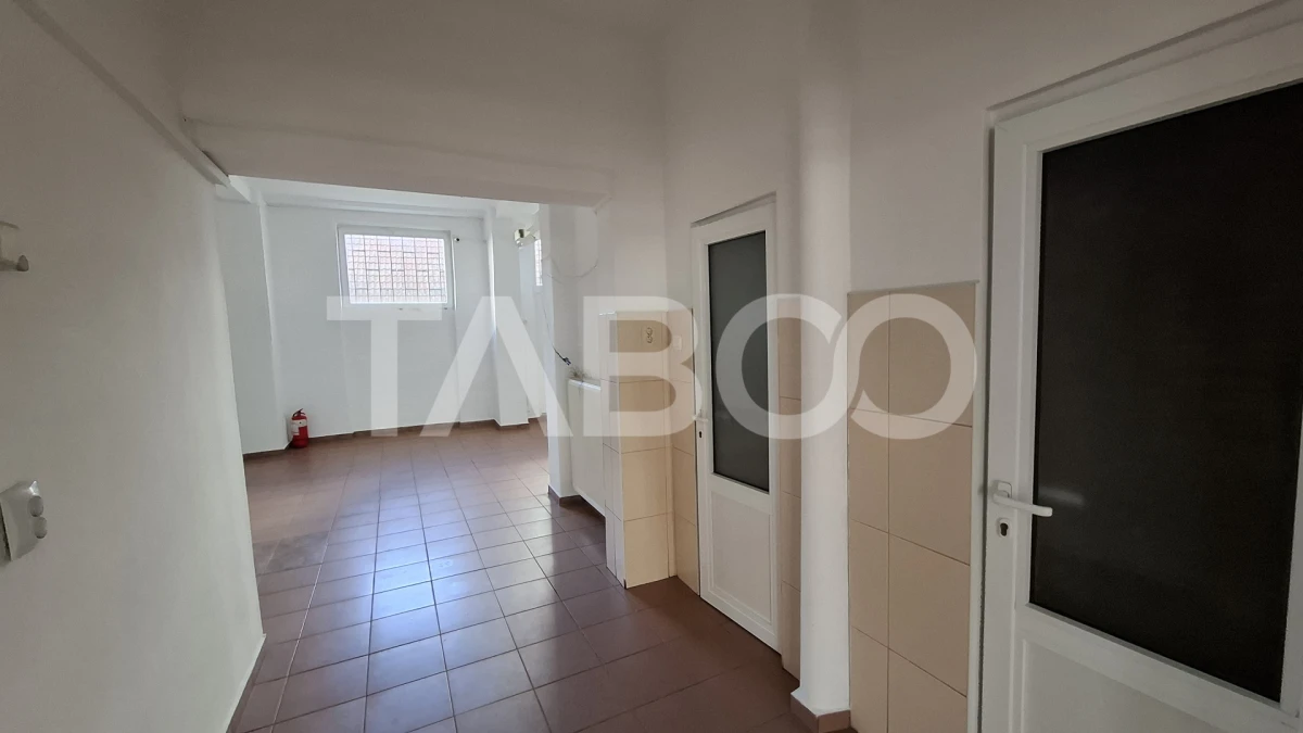 Spatiu comercial cu vitrina 8m si vad pietonal 120 mpu Valea Aurie - 7