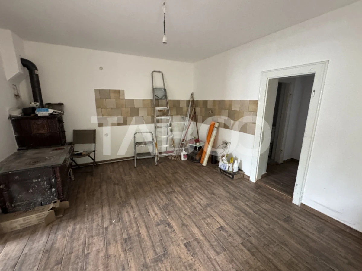 Casa individuala renovata de vanzare teren de 1397 mp Cristian Sibiu - 4