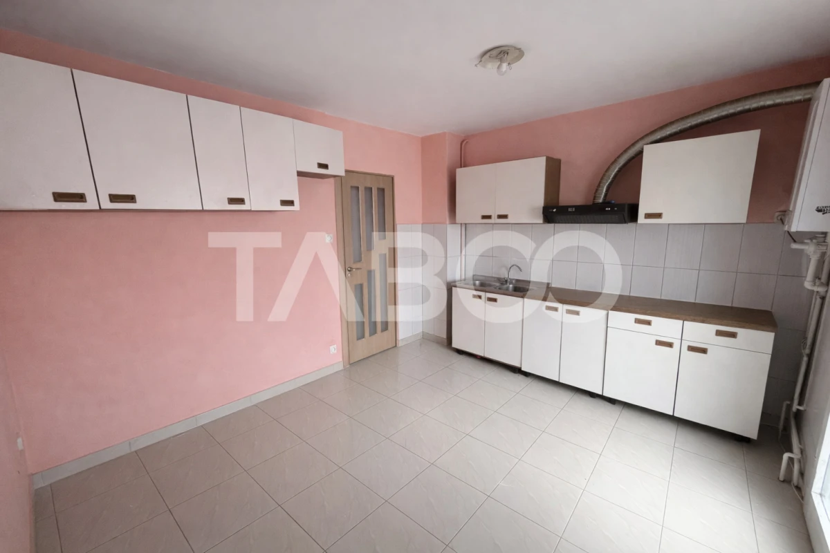 Apartament decomandat 50 mpu etaj 1 balcon pivnita Strand - 10