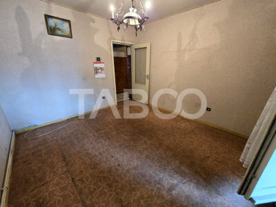 Apartament decomandat 4 camere 4 balcoane 2 bai etaj 1 Central Sibiu