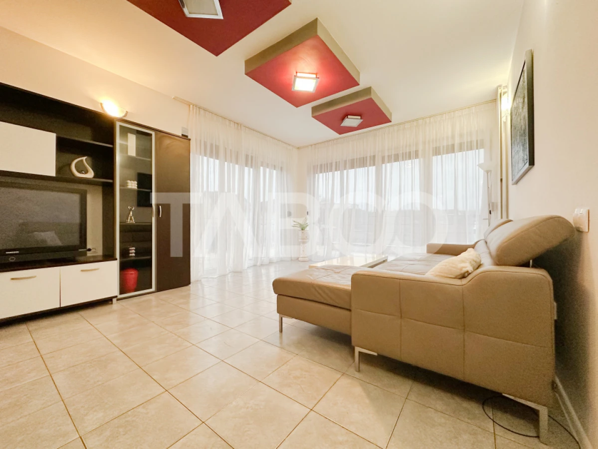 Apartament de vanzare 2 camere terasa generoasa parcare cartier Europa - 1