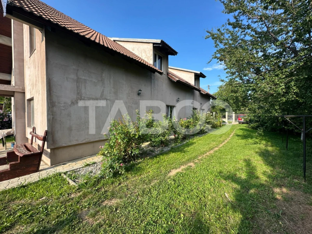 Casa noua 3 camere 300 mp anexe teren liber 1550 mp Margineni - 4