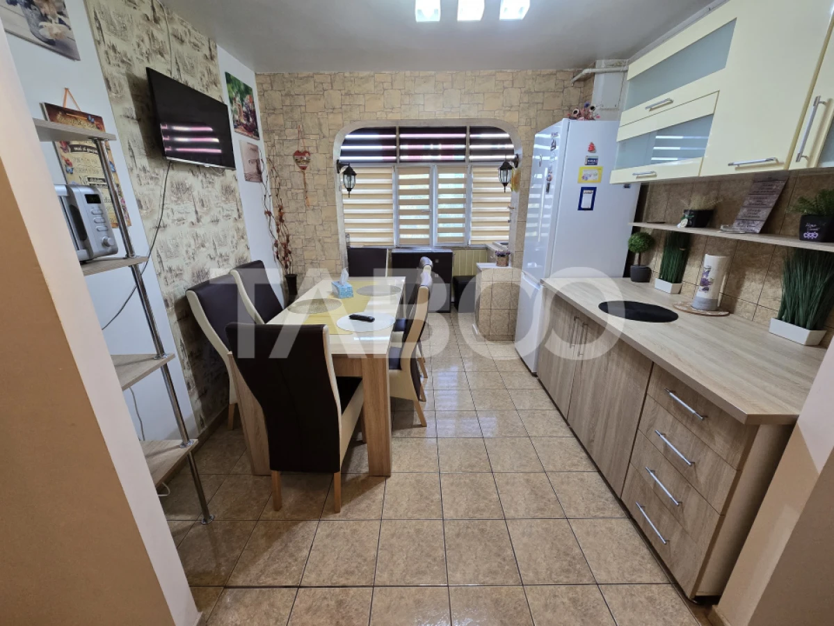 Apartament decomandat 3 camere balcon pivnita lift Vasile Aaron Sibiu - 6